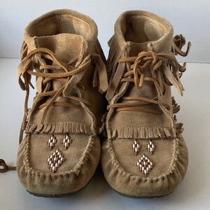 Woman’s moccasins MANITOBAH 9